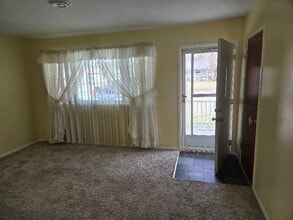 1249 E Walnut St in Galion, OH - Foto de edificio - Building Photo