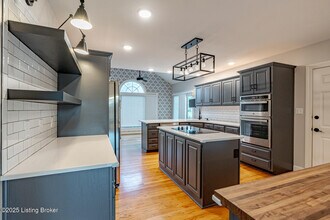 838 Lake Forest Pkwy in Louisville, KY - Building Photo - Building Photo