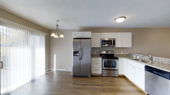 3035 Parkwild Dr in Bettendorf, IA - Building Photo - Building Photo