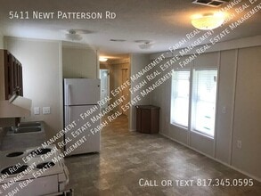 5411 Newt Patterson Rd in Mansfield, TX - Building Photo - Building Photo