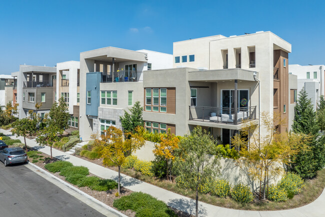 Solis Park at Great Park in Irvine, CA - Foto de edificio - Building Photo