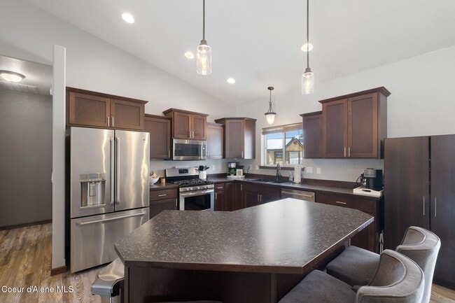 8747 N Boysenberry Loop in Hayden, ID - Building Photo - Building Photo