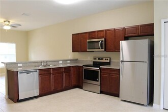 833 Grantham Dr in Kissimmee, FL - Building Photo - Building Photo