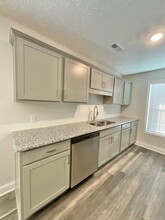 1200 Woodridge Dr in Lumberton, NC - Building Photo - Building Photo