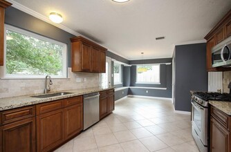 12226 Paddock Way in Houston, TX - Building Photo - Building Photo