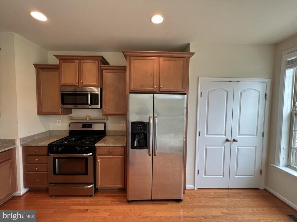 1116 Carinoso Cir in Severn, MD - Building Photo