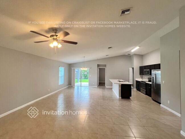 1950 SW Victor Ln in Port St. Lucie, FL - Building Photo - Building Photo