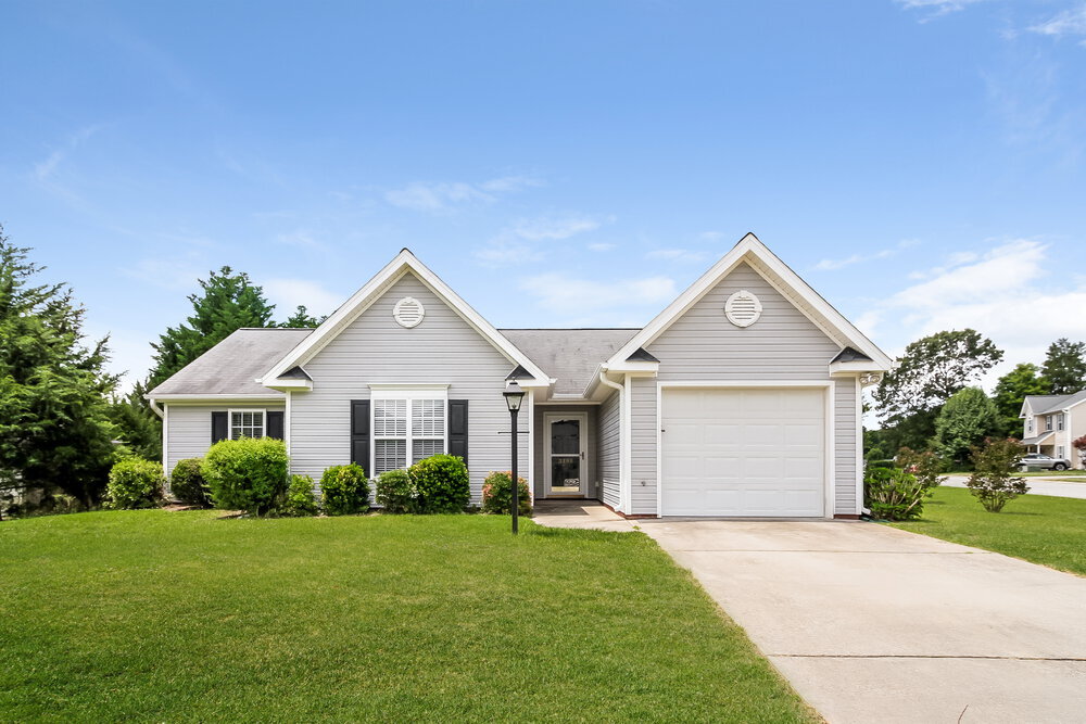 3300 Trenchard Ln in Winston-Salem, NC - Building Photo