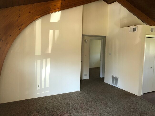 7216 N Wade School Rd in Columbia, MO - Building Photo - Building Photo