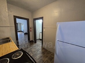 208 Clay St in Waterloo, IA - Building Photo - Building Photo