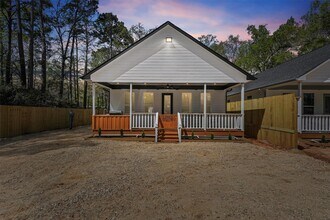 210 Canary St in Pointblank, TX - Building Photo - Building Photo