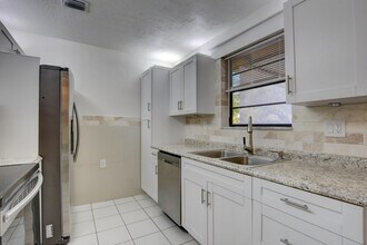 12449 Westhampton Cir in Wellington, FL - Building Photo - Building Photo