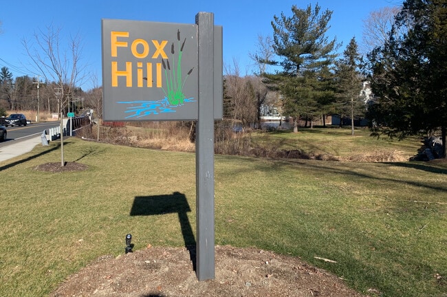 property at 7 Sandlewood Ln