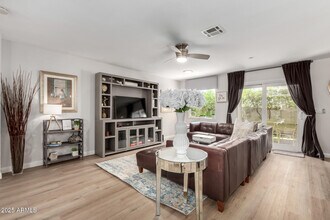 7713 E Vista Dr in Scottsdale, AZ - Building Photo - Building Photo