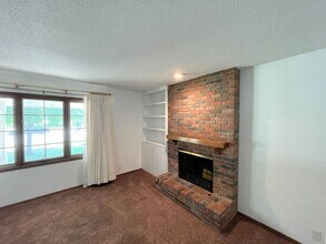 1404 W 24th Ave in Hutchinson, KS - Building Photo - Building Photo