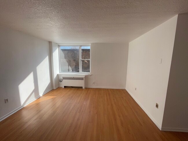 property at 2407 Lake Shore Blvd W