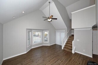 2200 Dolphin Ln in Holbrook, NY - Foto de edificio - Building Photo