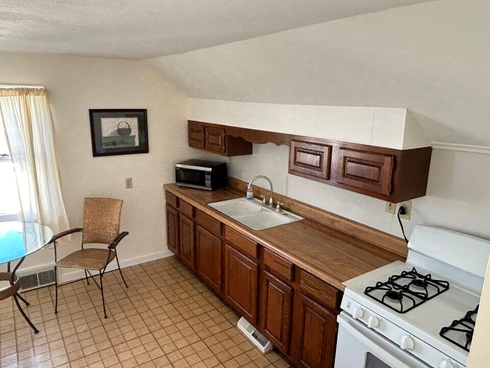 126 Continental Ave, Unit 2nd Floor in Cohoes, NY - Building Photo