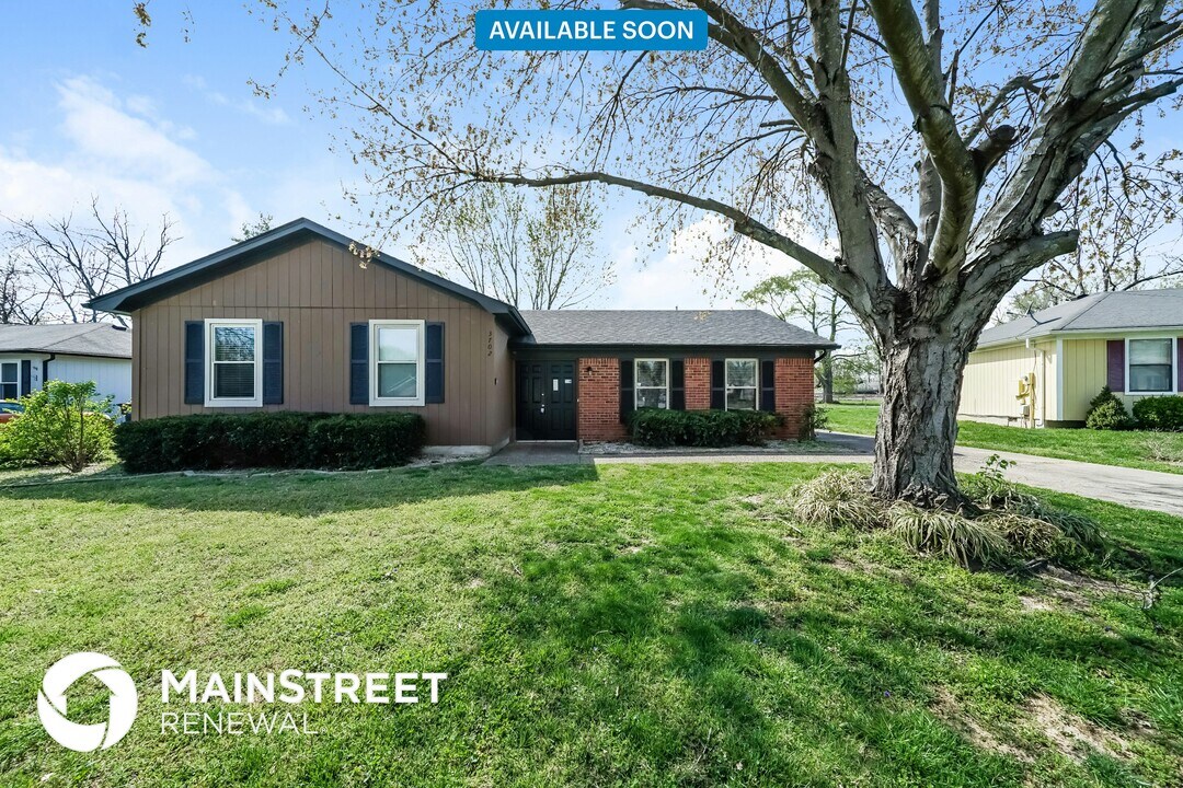 3702 Bartlett Ct in Louisville, KY - Building Photo