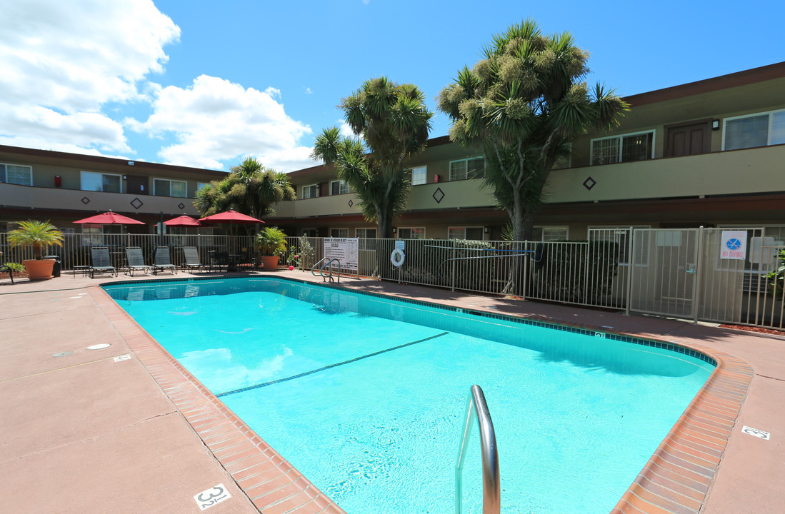 Paseo Gardens in Hayward, CA - Foto de edificio