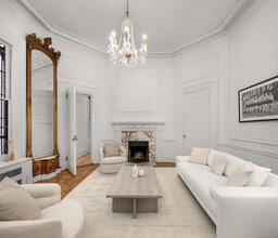 3 E 9th St in New York, NY - Building Photo - Building Photo