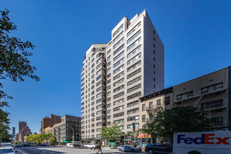 345 E 69th St in New York, NY - Building Photo - Building Photo