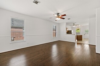 5425 Jefferson St in Pearland, TX - Building Photo - Building Photo