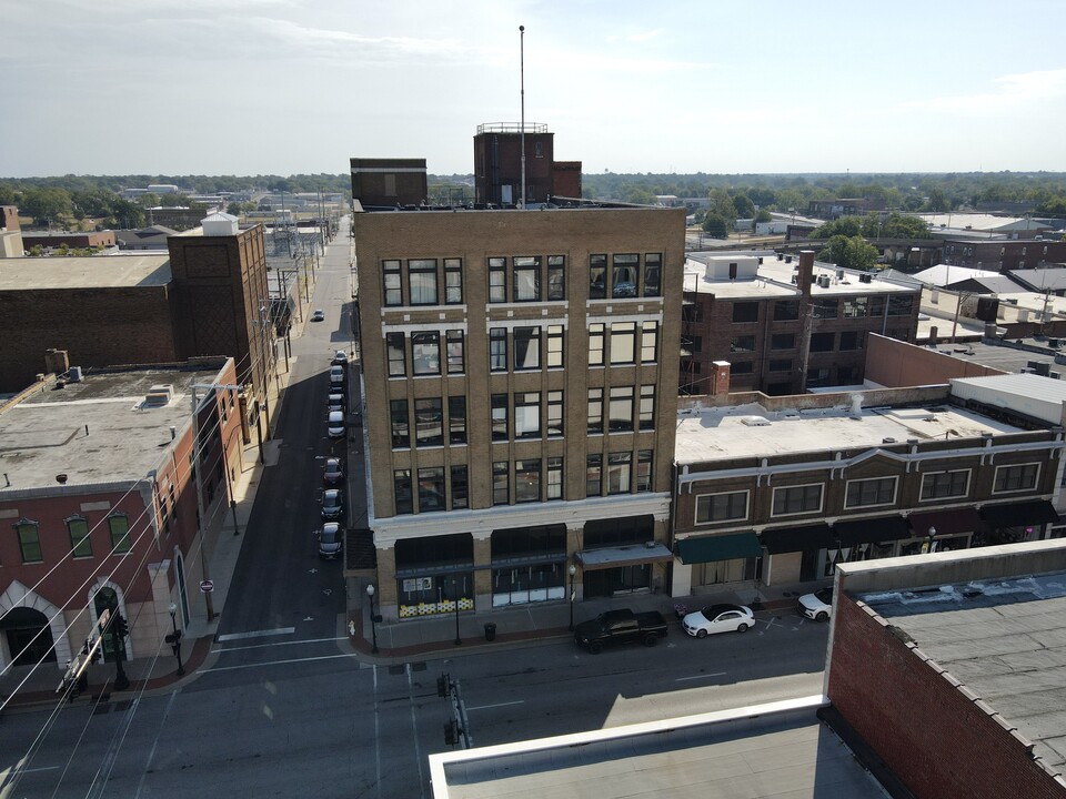 Main Street Place in Joplin, MO - Foto de edificio