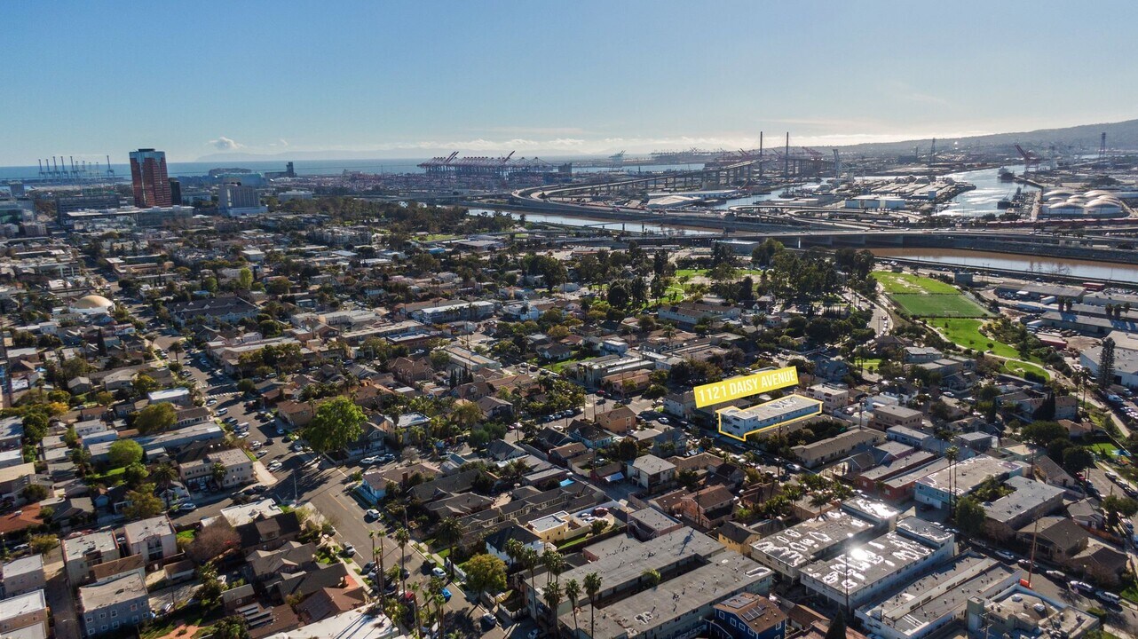 1121 Daisy Ave in Long Beach, CA - Building Photo