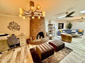 7734 E Minnezona Ave in Scottsdale, AZ - Foto de edificio - Building Photo