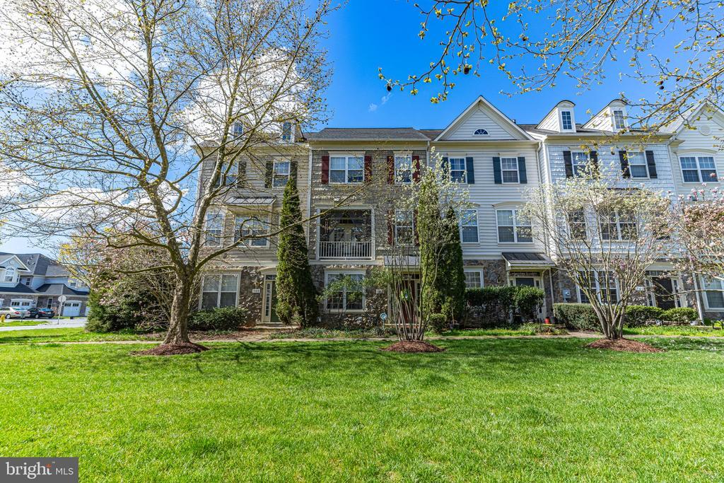 742 Collington Ct in Woodbridge, VA - Building Photo