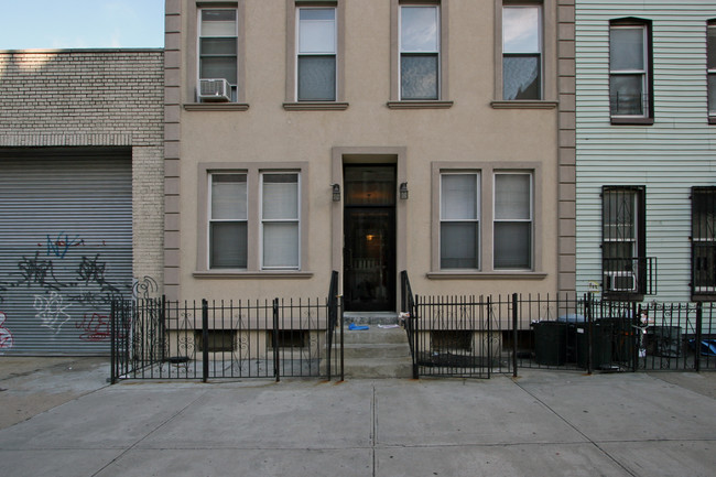 173 Hopkins St in Brooklyn, NY - Foto de edificio - Building Photo