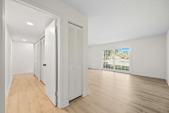 5201 Atlantic Blvd in Jacksonville, FL - Building Photo - Building Photo