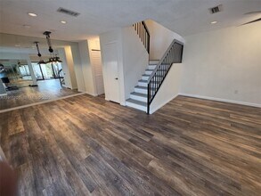 20900 Leeward Ct in Miami, FL - Building Photo - Building Photo