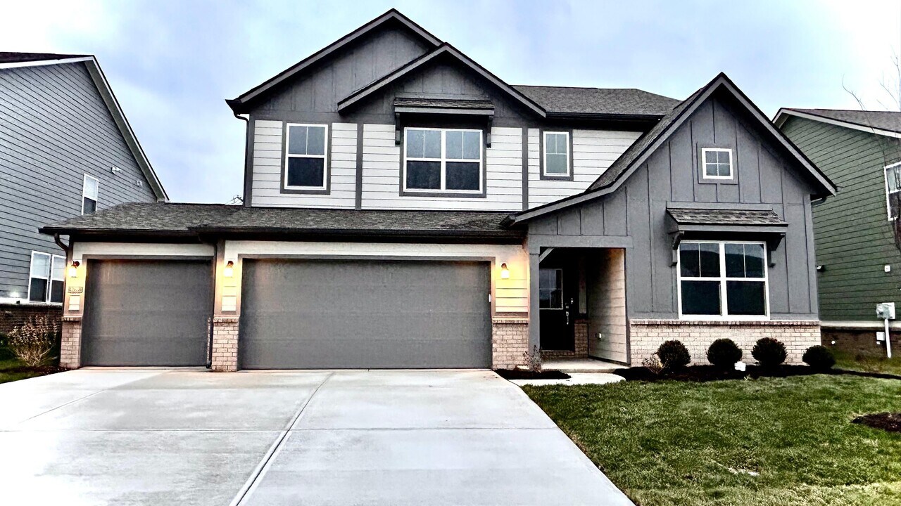 6756 Sugar Crk Ln in Whitestown, IN - Building Photo