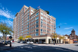 77 S Evergreen Ave in Arlington Heights, IL - Building Photo