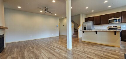 1044 Magnuson Way in Bremerton, WA - Building Photo - Building Photo