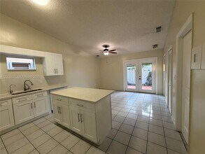 3159 W 73rd Pl in Hialeah, FL - Building Photo - Building Photo