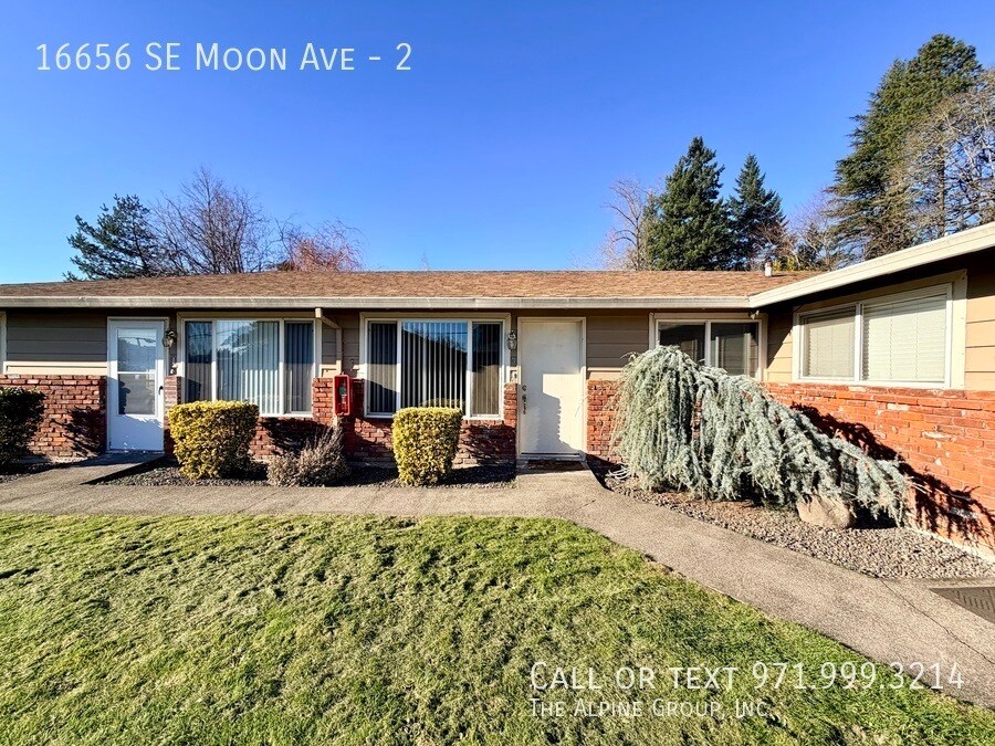 16656 SE Moon Ave in Milwaukie, OR - Building Photo