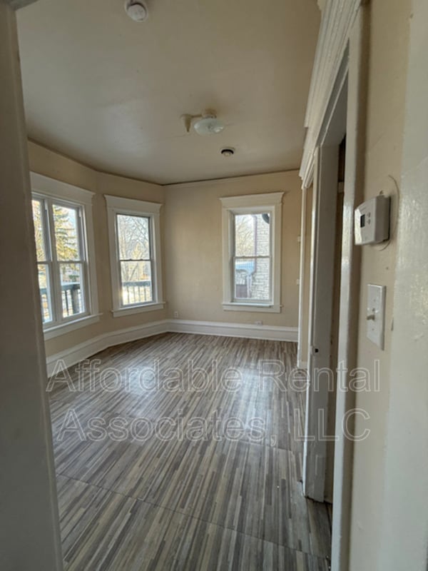 737 S 24th St in Milwaukee, WI - Building Photo - Building Photo