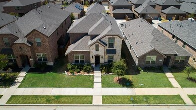 2420 Evening Stone Dr in Aubrey, TX - Foto de edificio - Building Photo