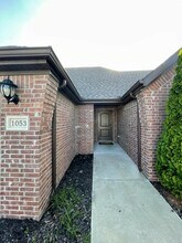 1053 Tarah Knolls Cir in Centerton, AR - Foto de edificio - Building Photo