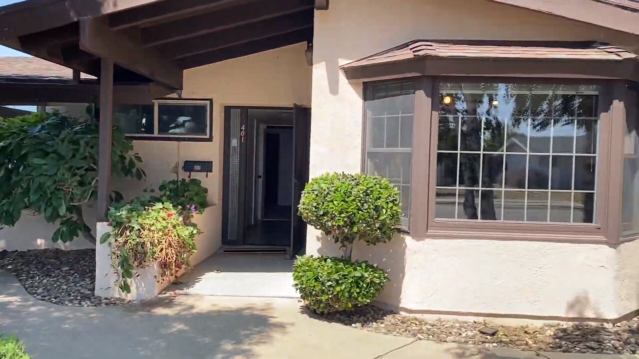401 N Lupine St in Lompoc, CA - Building Photo