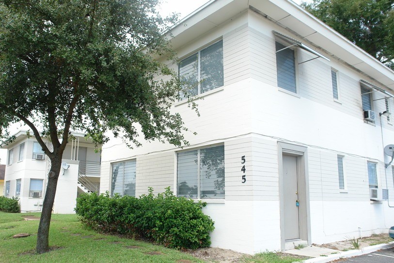 Arlington Court in Daytona Beach, FL - Building Photo