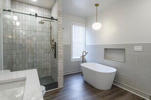 1530 N Cass St, Unit 1530B in Milwaukee, WI - Building Photo