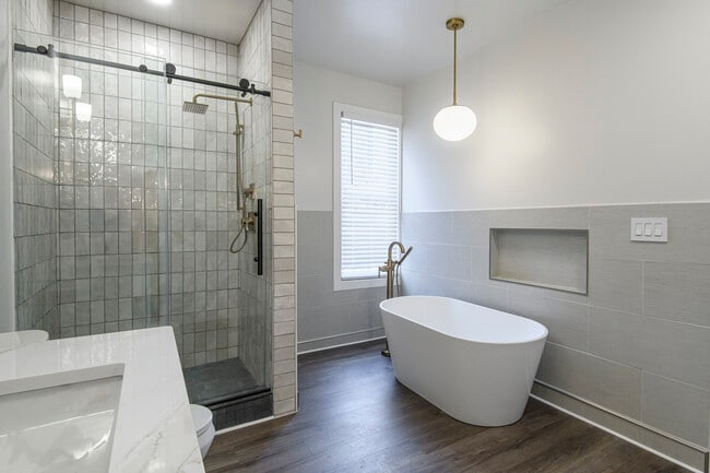 1530 N Cass St, Unit 1530B