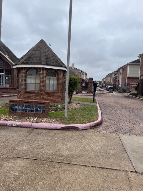 8888 Benning Dr in Houston, TX - Building Photo - Building Photo