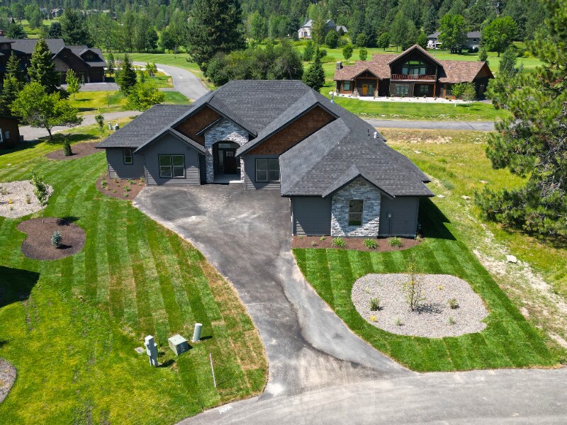 86 Marie Victoria Ct in Sandpoint, ID - Building Photo