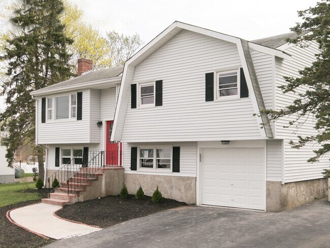 17 Karen Dr in Randolph, MA - Building Photo - Building Photo
