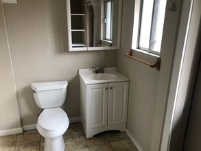 61538 Brosterhous Road, Unit Unit C in Bend, OR - Building Photo - Building Photo